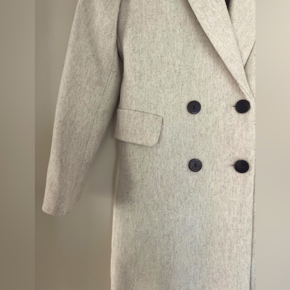 Double-breasted wool coat - Picture 9 of 10